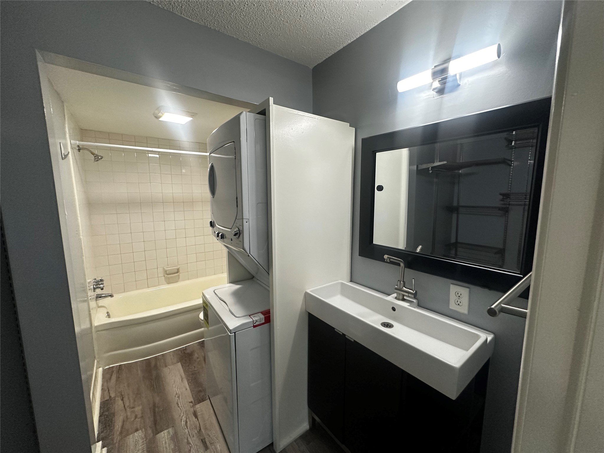 3262 Branard Street, Unit 17 Houston, TX 77098 - Photo 6 of 8 a bathroom with a sink mirror toilet and bathtub