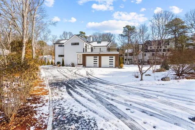 $2,215,000 | 46 Greensward Circle, Mashpee, MA 02649