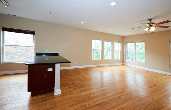 $2,650 | 1609 West Farwell Avenue, Unit 3, Chicago, IL 60626
