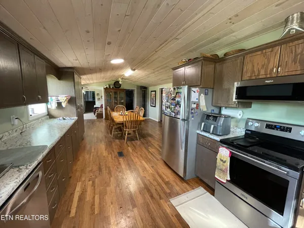 $795,000 | 1951 Hall Road, Clarkrange, TN 38553