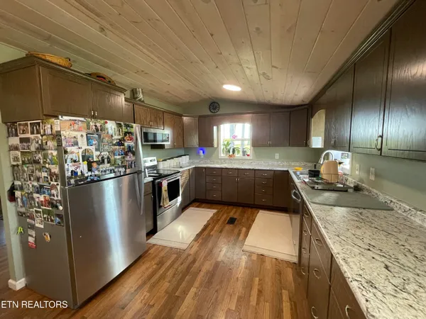 $795,000 | 1951 Hall Road, Clarkrange, TN 38553