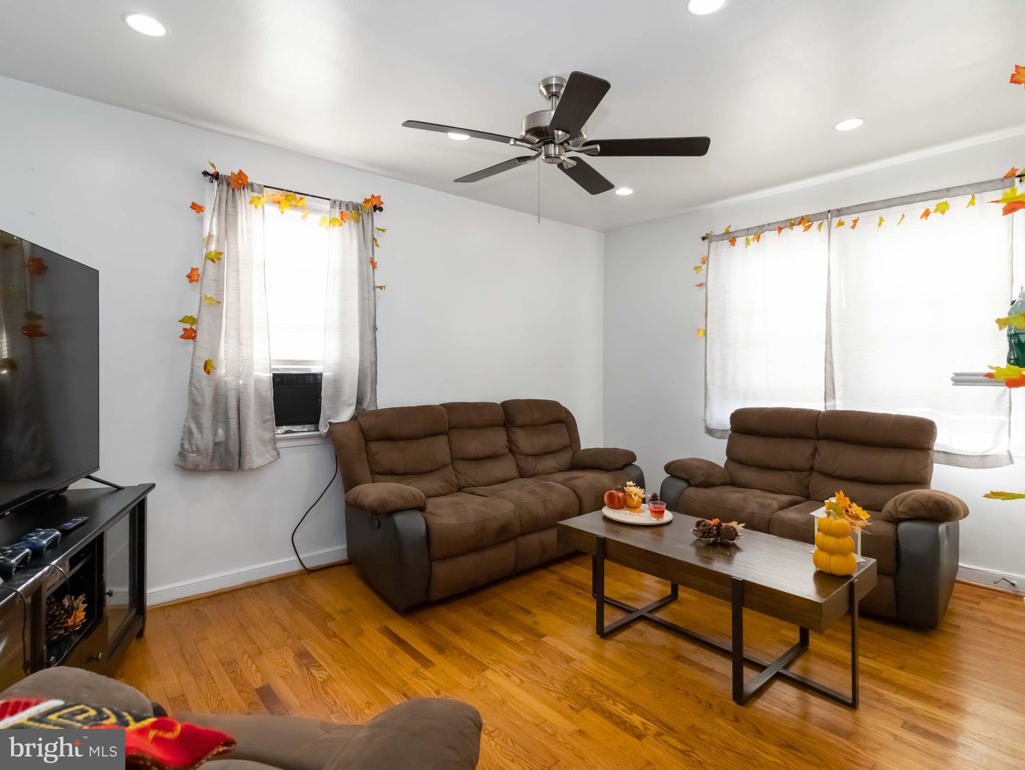1600 Roumfort Road Philadelphia, PA 19150 - Photo 12 of 29 2nd floor living area