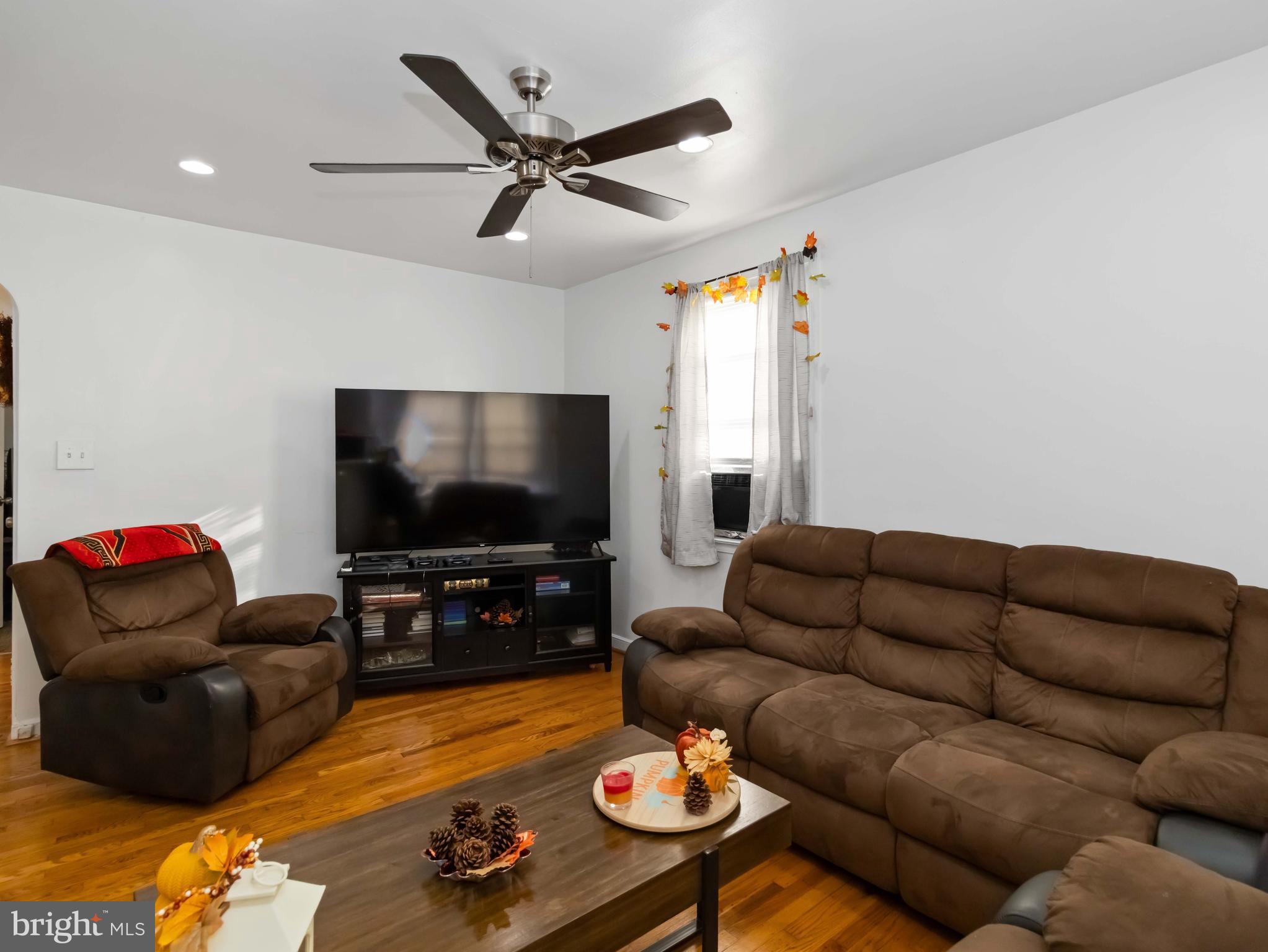 1600 Roumfort Road Philadelphia, PA 19150 - Photo 14 of 29 2nd floor living area
