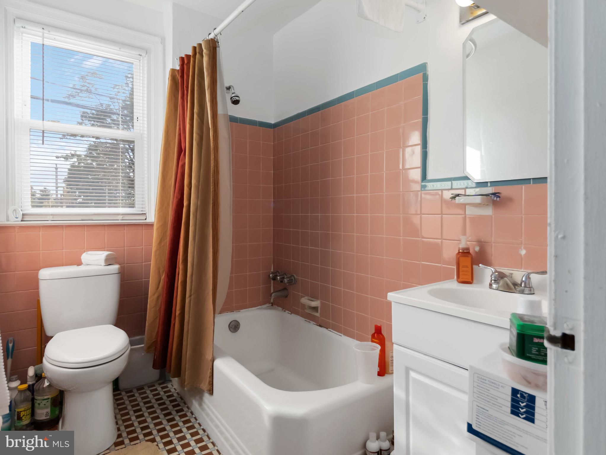 1600 Roumfort Road Philadelphia, PA 19150 - Photo 10 of 29 1st floor bath