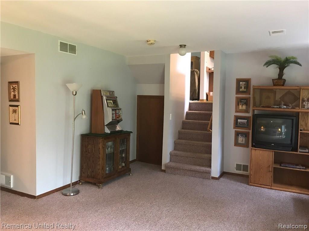 2384 Highfield Road Waterford, MI 48329 - Photo 17 of 30 IMG_1356.JPG
