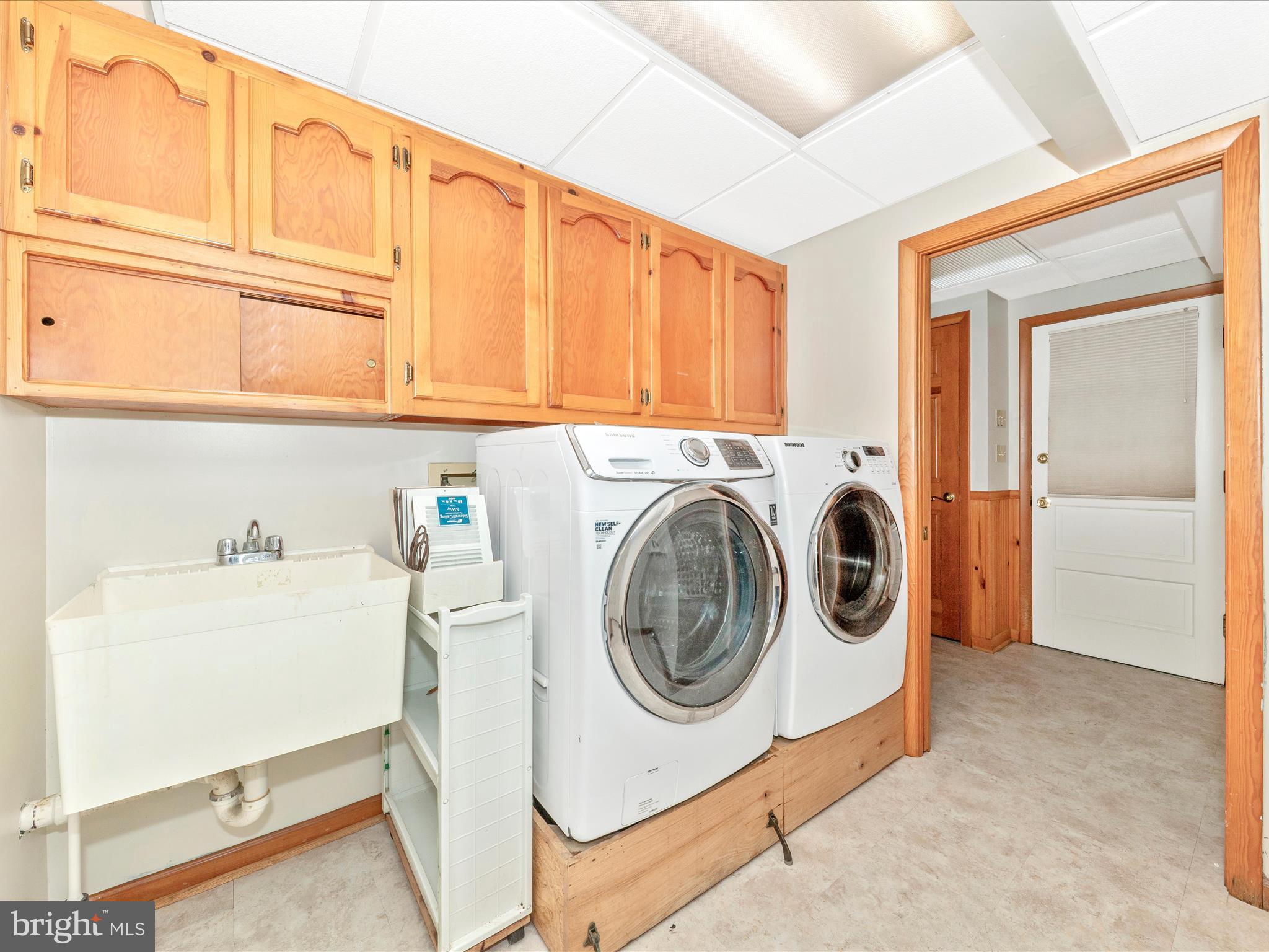 7203 Homestead Place Springfield, VA 22151 - Photo 28 of 39 Laundry