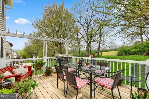 $429,900 | 710 Apple Tree Lane, Mount Wolf, PA 17347