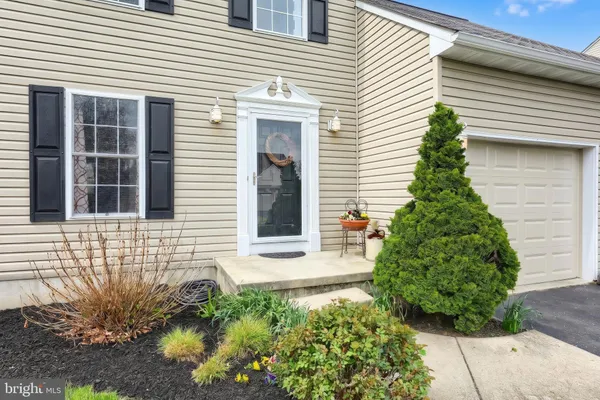 $429,900 | 710 Apple Tree Lane, Mount Wolf, PA 17347
