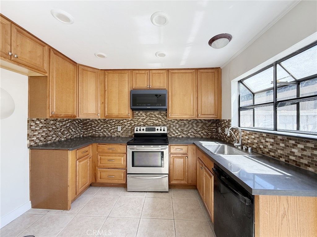 231 Springview Irvine, CA 92620 - Photo 7 of 23
