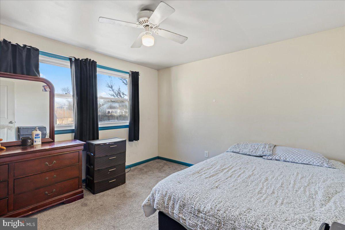 121 Catherine Avenue Buena, NJ 08310 - Photo 20 of 34 a bedroom with a bed and a closet