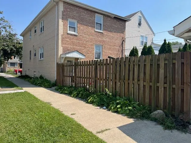 $1,800 | 6100 South Kenneth Avenue, Unit 2, Chicago, IL 60629