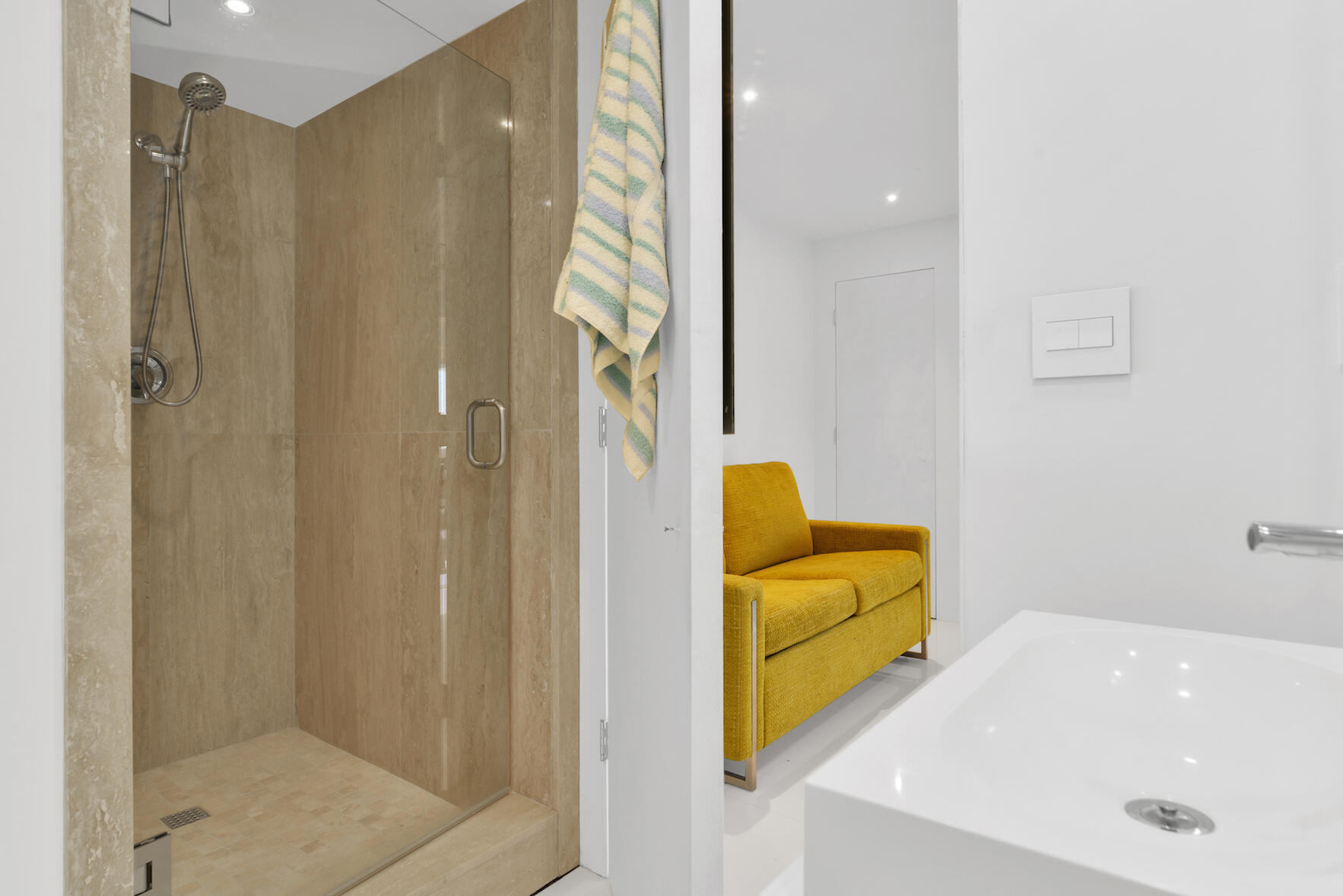 700 South Ocean Boulevard, Unit 1105 Boca Raton, FL 33432 - Photo 27 of 49 Second bathroom