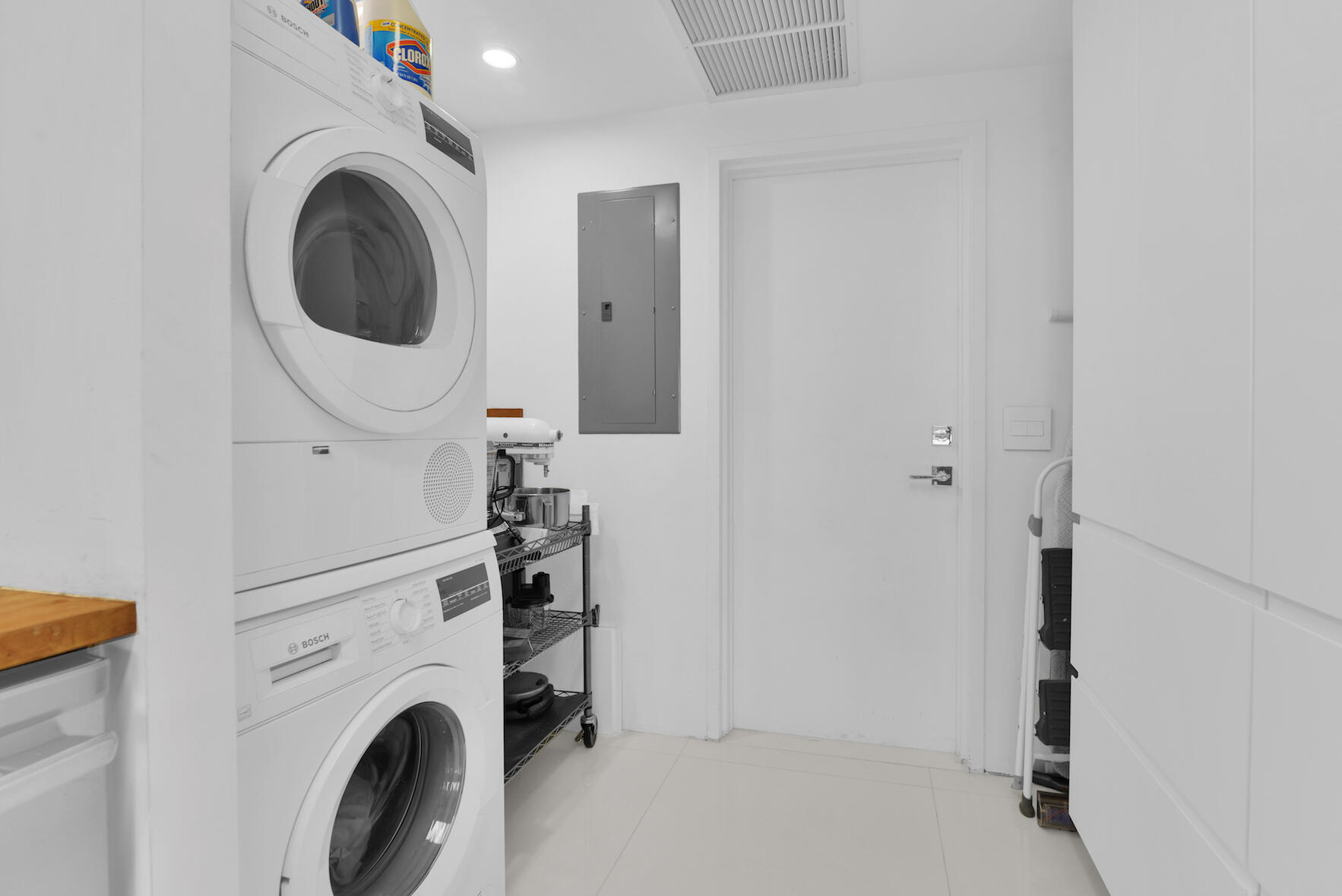 700 South Ocean Boulevard, Unit 1105 Boca Raton, FL 33432 - Photo 29 of 49 Washer and Dryer