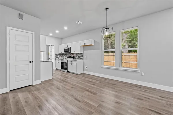 $1,575 | 6147 Shawnee Drive, Mabank, TX 75156