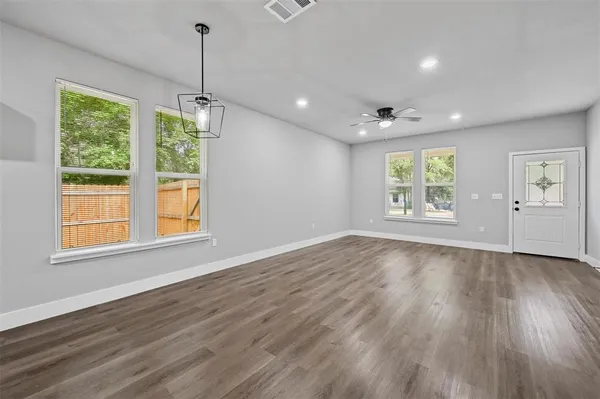 $1,575 | 6147 Shawnee Drive, Mabank, TX 75156