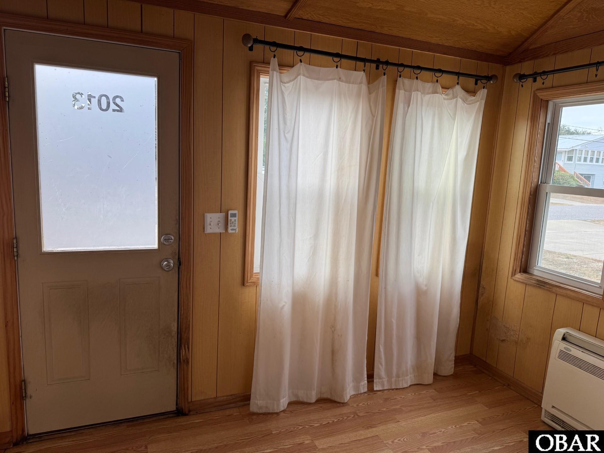 2013 Norfolk Street Kill Devil Hills, NC 27948 - Photo 14 of 19 Entry Area