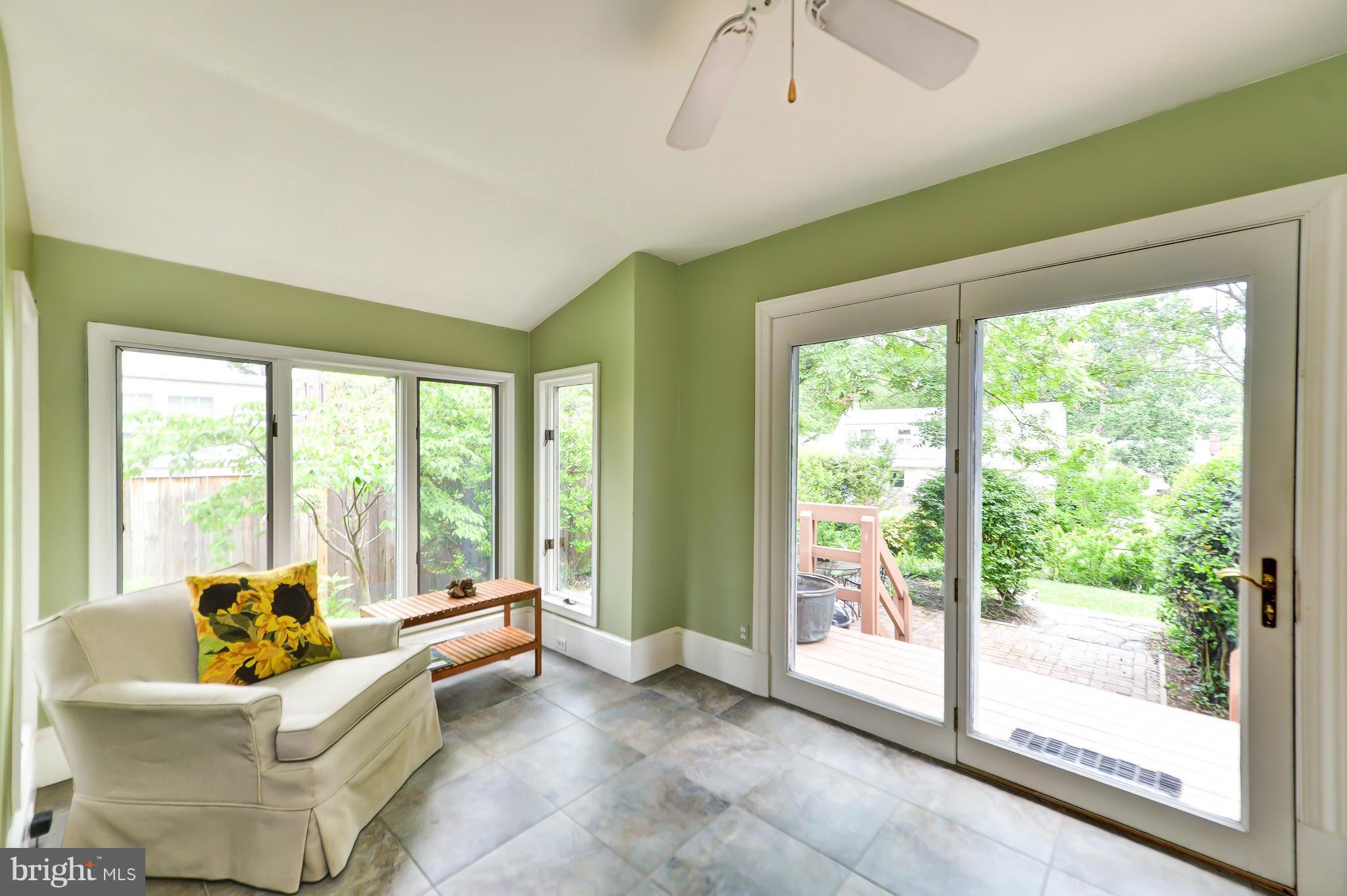 2903 Cameron Mills Road Alexandria, VA 22302 - Photo 14 of 30 Sunny Family Room