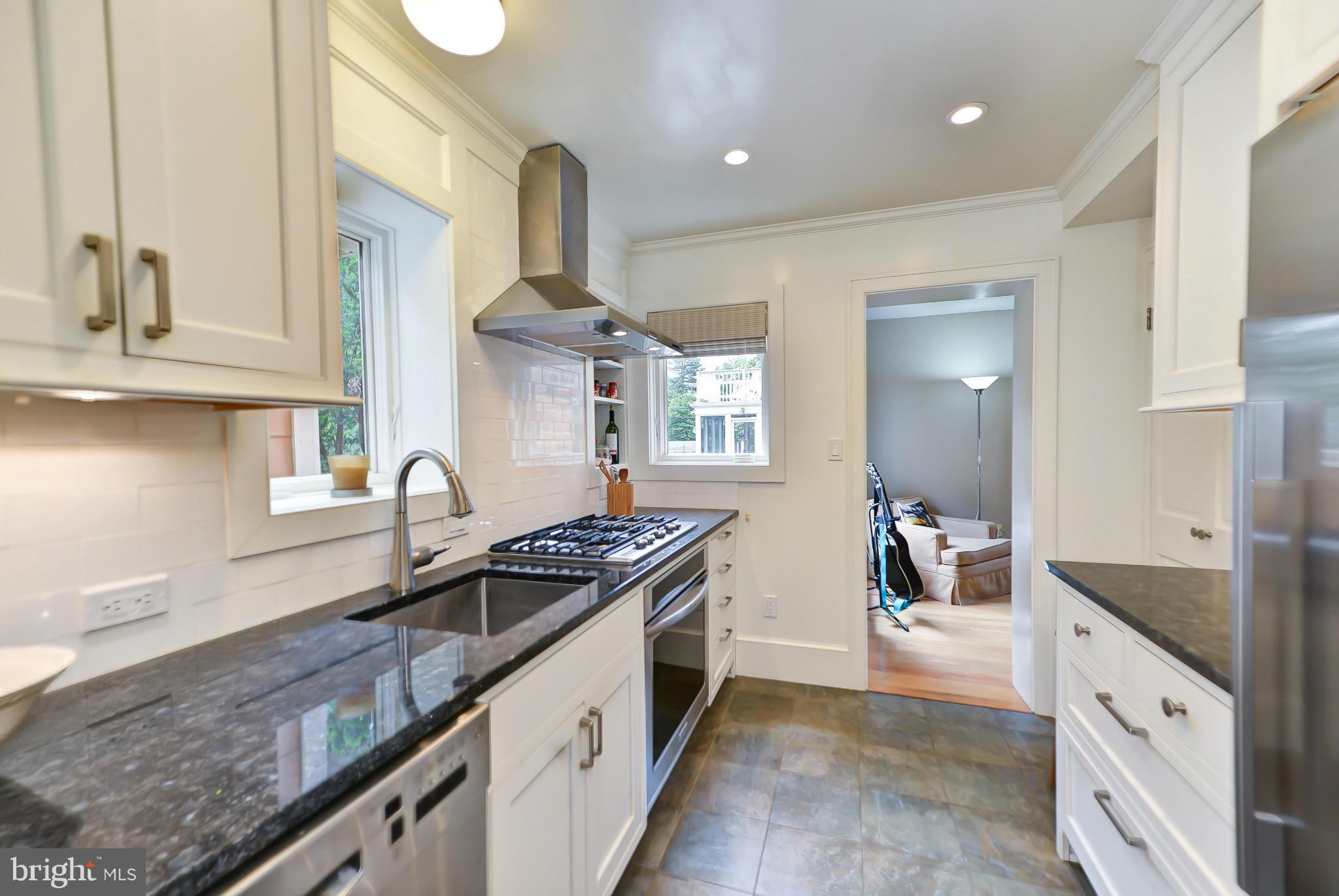2903 Cameron Mills Road Alexandria, VA 22302 - Photo 8 of 30 Kitchen