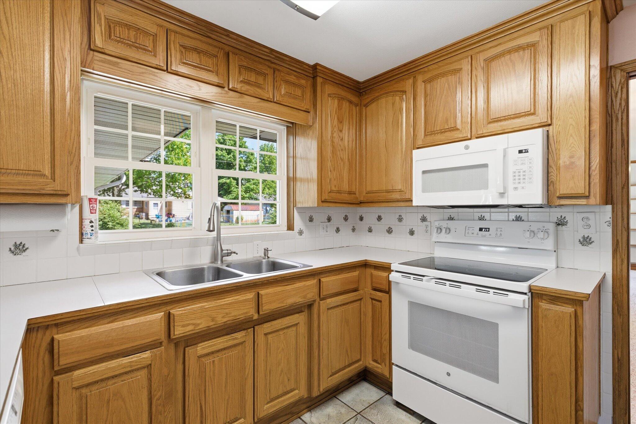 405 Grand Street Monett, MO 65708 - Photo 15 of 27 14-IMG_2697