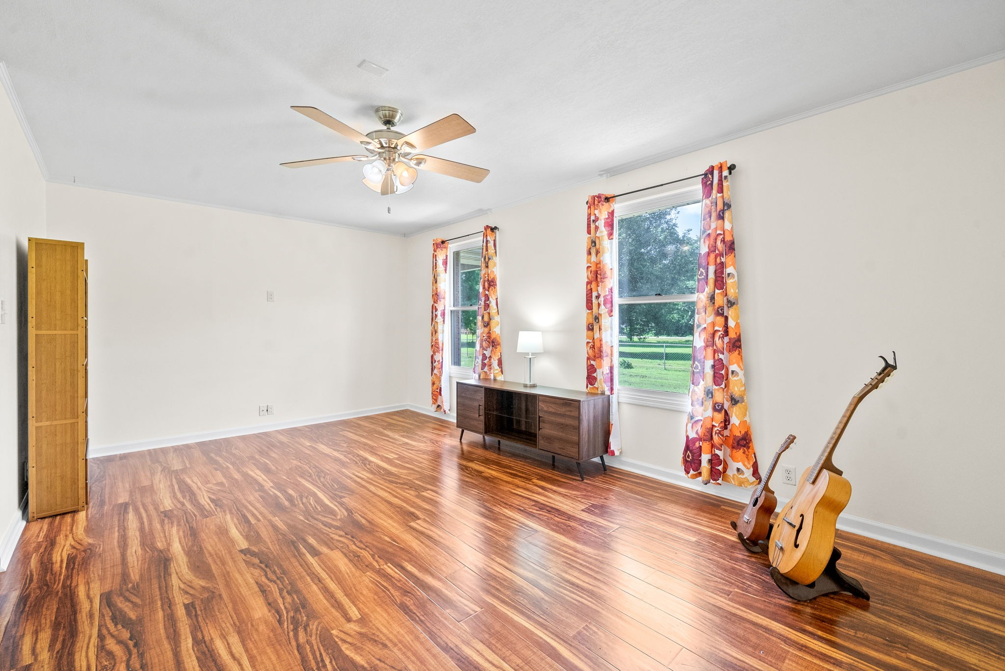 472 Wooten Road Clarksville, TN 37042 - Photo 25 of 39 Fourth bedroom, second master suite or main floor bonus room. This room also has a huge walk in closet and private bathroom!