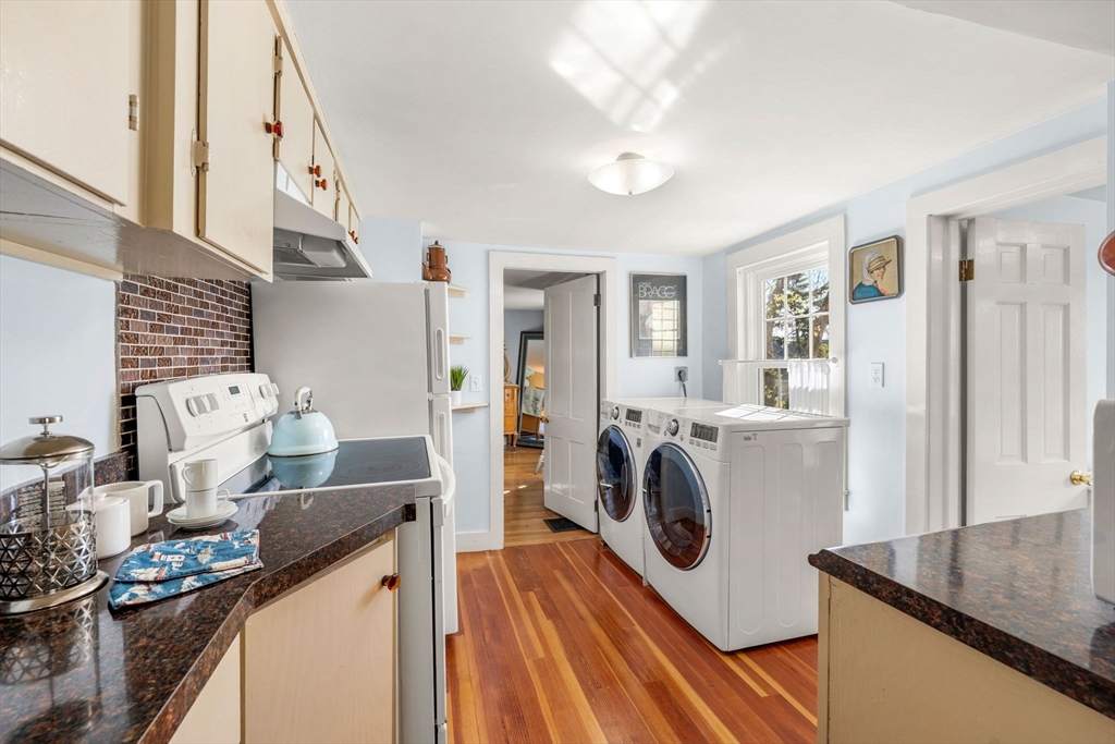 40 R Prospect Street, Unit 3 Marblehead, MA 01945 - Photo 15 of 34