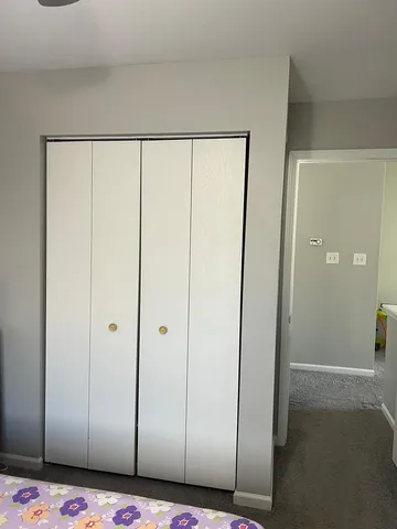 a view of a livingroom with closet