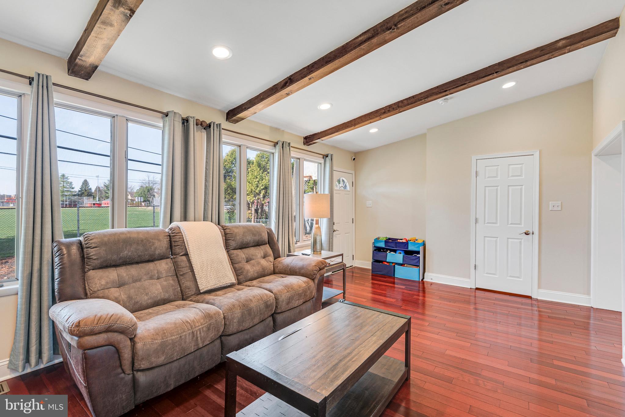 1626 Hampton Road Havertown, PA 19083 - Photo 6 of 43 Living Room