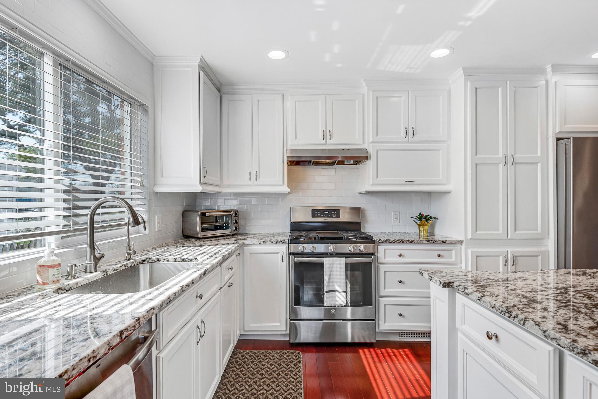 1626 Hampton Road Havertown, PA 19083 - Photo 8 of 43 Fully Updated Kitchen
