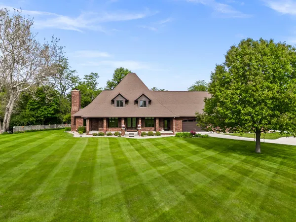 $1,100,000 | 606 Harvey Road, Downs, IL 61736