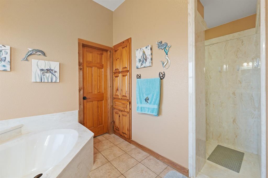 1366 HCR 1414 Covington, TX 76636 - Photo 20 of 39