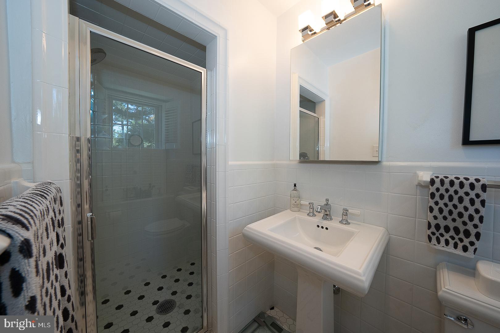 1125 Hillcrest Road Penn Valley, PA 19072 - Photo 17 of 38 Main Bedroom Bath