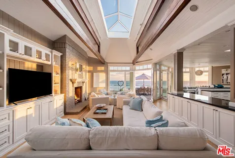 $16,850,000 | 30760 Broad Beach Road, Malibu, CA 90265
