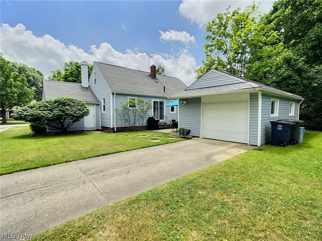 4857 Ridgebury Boulevard Cleveland, OH 44124 - Photo 2 of 17
