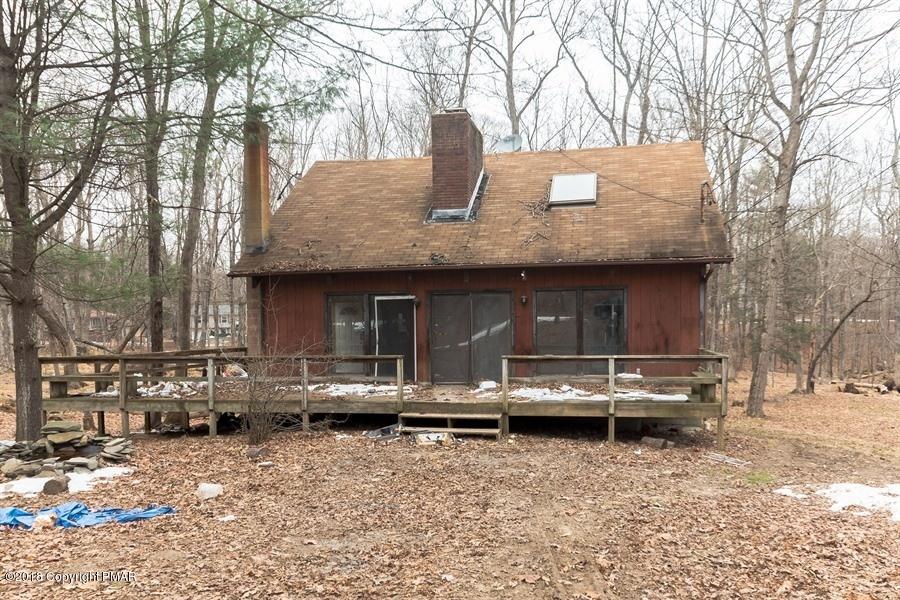 131 Rabbit Court Bushkill, PA 18324 - Photo 2 of 12 a front view of a house with parking space