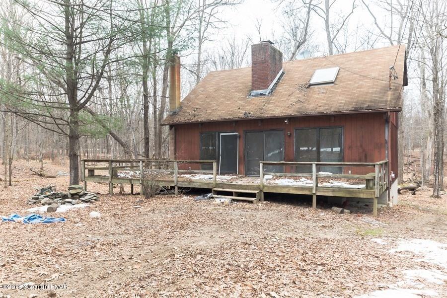 131 Rabbit Court Bushkill, PA 18324 - Photo 4 of 12 a view of a house with a yard chairs and wooden fence