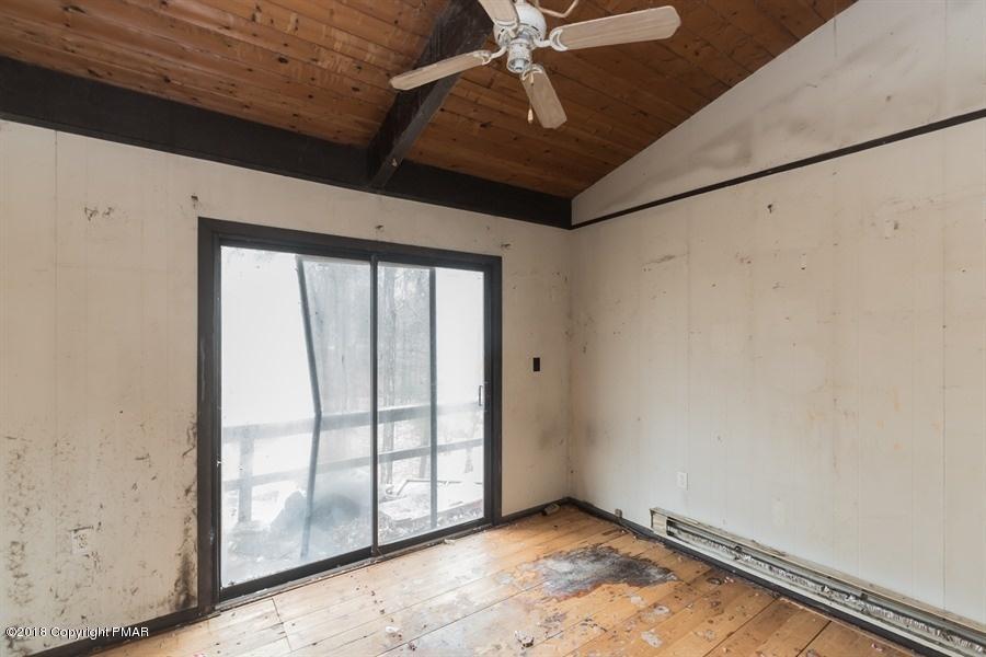 131 Rabbit Court Bushkill, PA 18324 - Photo 9 of 12 a view of an empty room