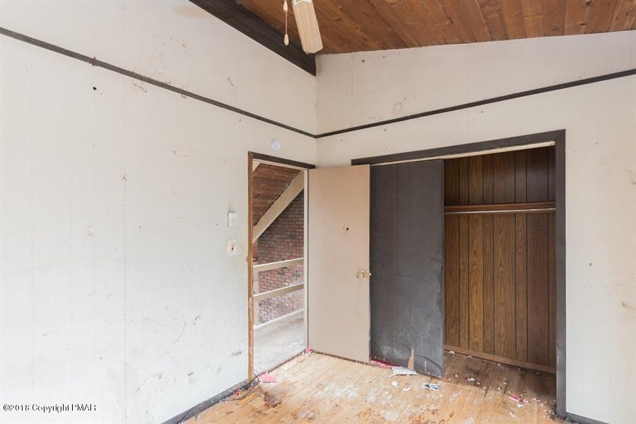 131 Rabbit Court Bushkill, PA 18324 - Photo 10 of 12 a view of an empty room