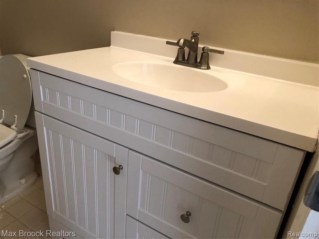 29880 West 12 Mile Road, Unit 812 Farmington, MI 48334 - Photo 10 of 14
