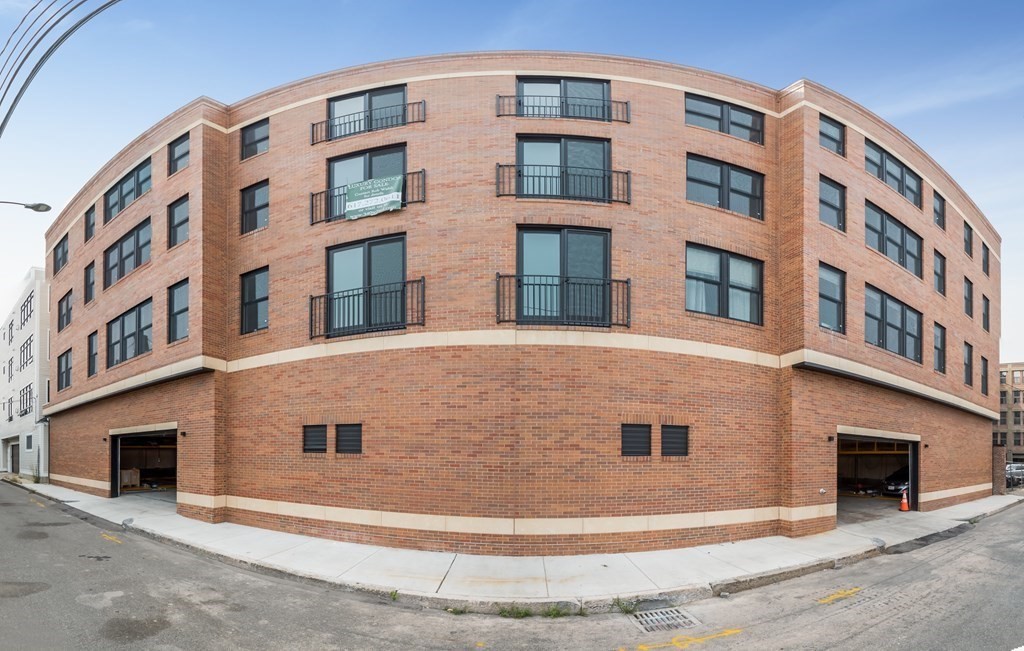 340 West 2nd Street, Unit 8 Boston, MA 02127 - Photo 25 of 38 a front view of a building