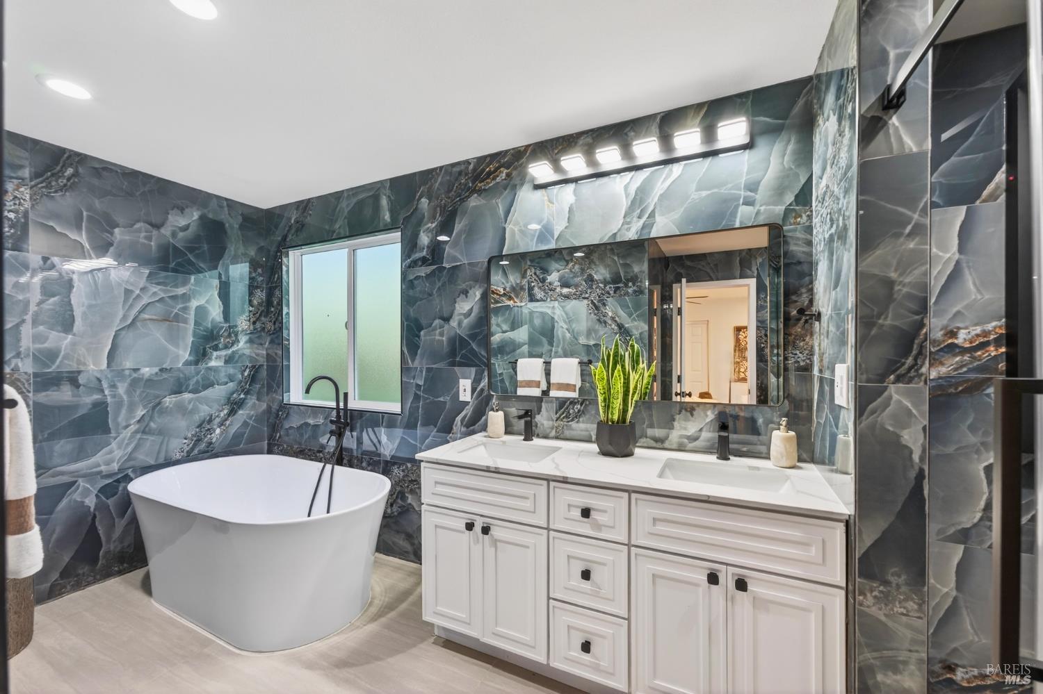 2447 Rigdon Street Napa, CA 94558 - Photo 5 of 78