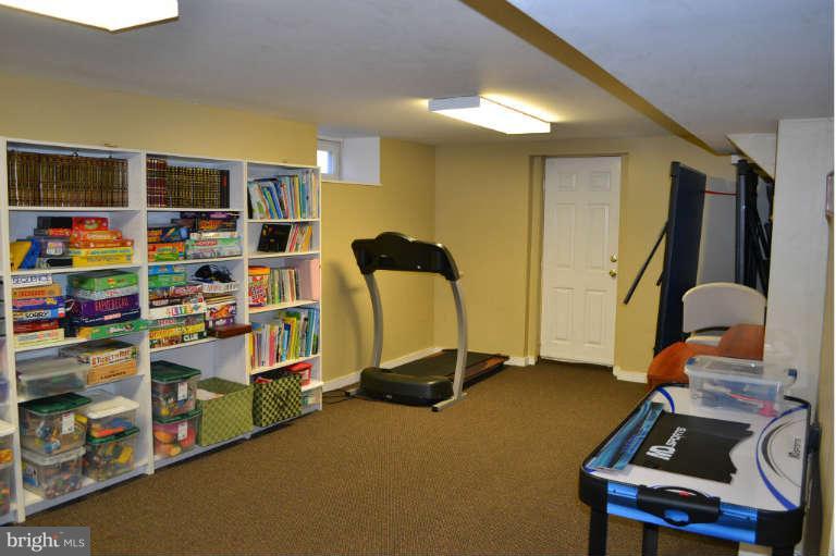 3307 Pinkney Road Baltimore, MD 21215 - Photo 16 of 18 Family Room