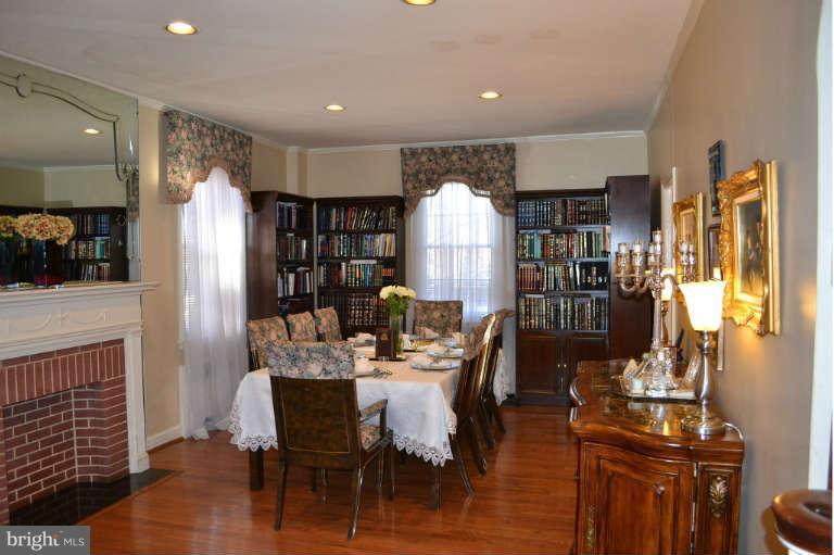3307 Pinkney Road Baltimore, MD 21215 - Photo 7 of 18 Dining Room