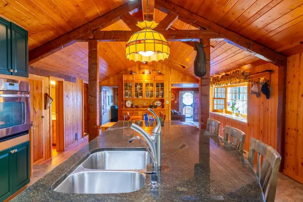 $1,499,999 | 2715 Roberts Island, International Falls, MN 56649