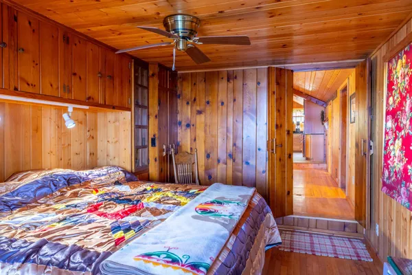 $1,499,999 | 2715 Roberts Island, International Falls, MN 56649