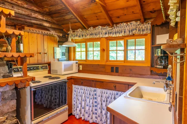 $1,799,000 | 2715 Roberts Island, International Falls, MN 56649