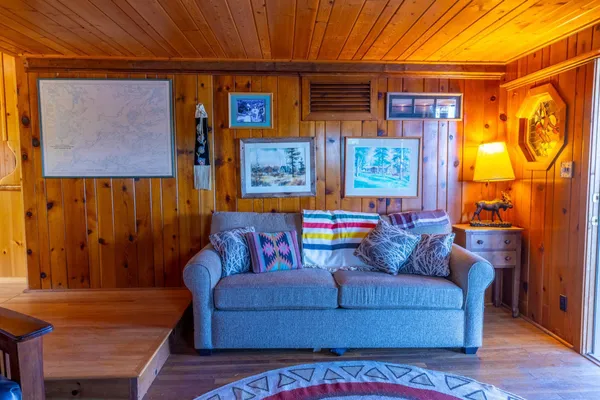 $1,499,999 | 2715 Roberts Island, International Falls, MN 56649