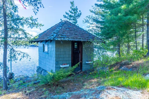 $1,499,999 | 2715 Roberts Island, International Falls, MN 56649