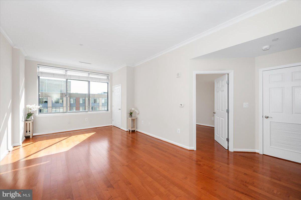 11710 Old Georgetown Road, Unit 1618 Rockville, MD 20852 - Photo 12 of 73 open and bright living area