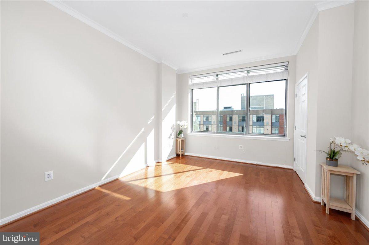 11710 Old Georgetown Road, Unit 1618 Rockville, MD 20852 - Photo 13 of 73 open and bright living area