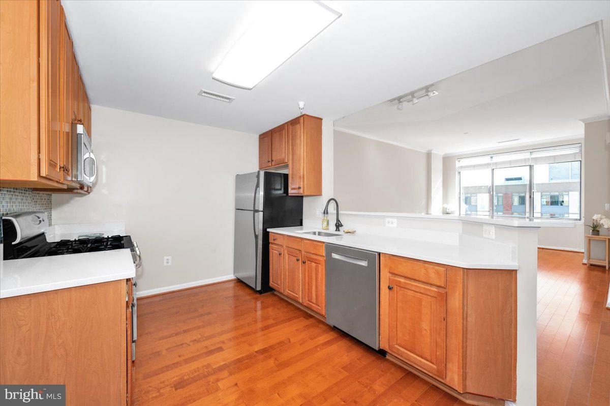 11710 Old Georgetown Road, Unit 1618 Rockville, MD 20852 - Photo 14 of 73 open kitchen